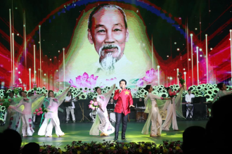 Laos–Vietnam Friendship Art Performance Marks 50th Anniversary of Lao PDR